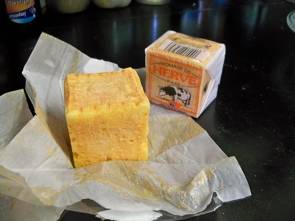 Herver Käse in seiner Verpackung
