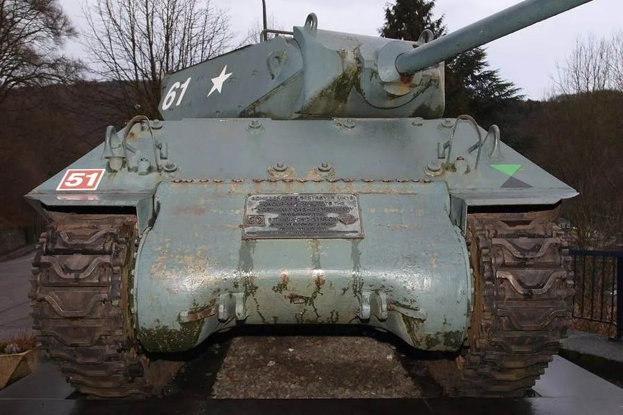 Historischer Jagdpanzer als Denkmal in La Roche-en-Ardenne