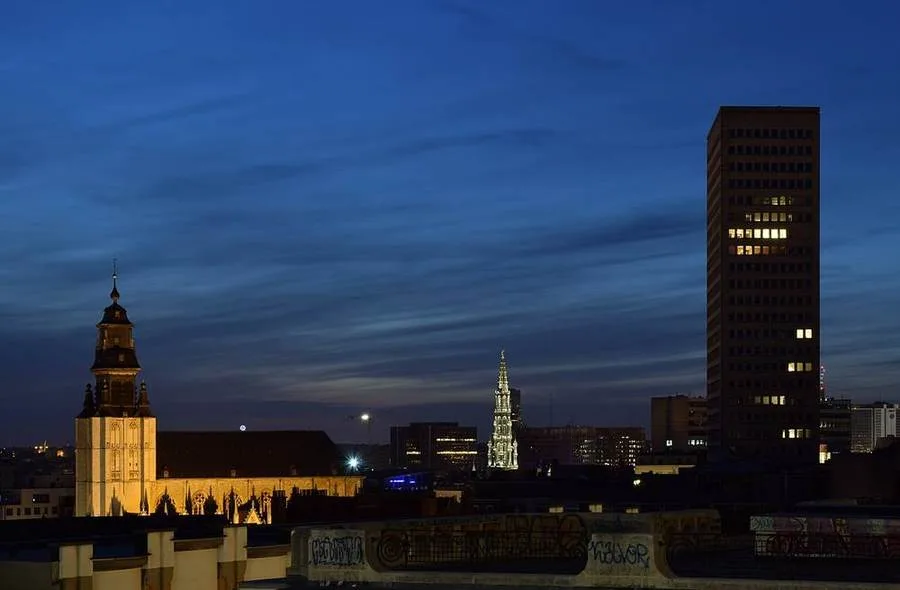 Blick vom Justizpalast über die Marollen am Abend