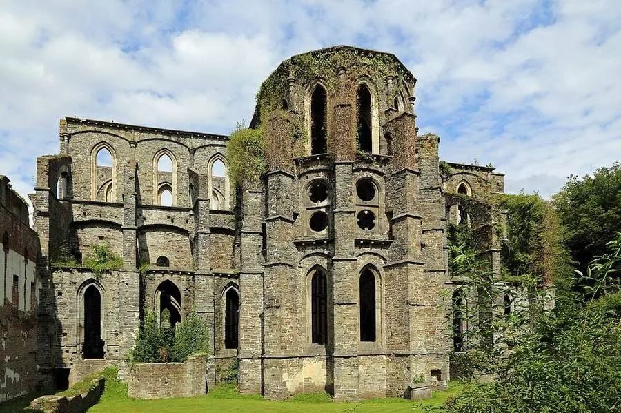 Ruinen der Abteikirche von Villers-la-Ville