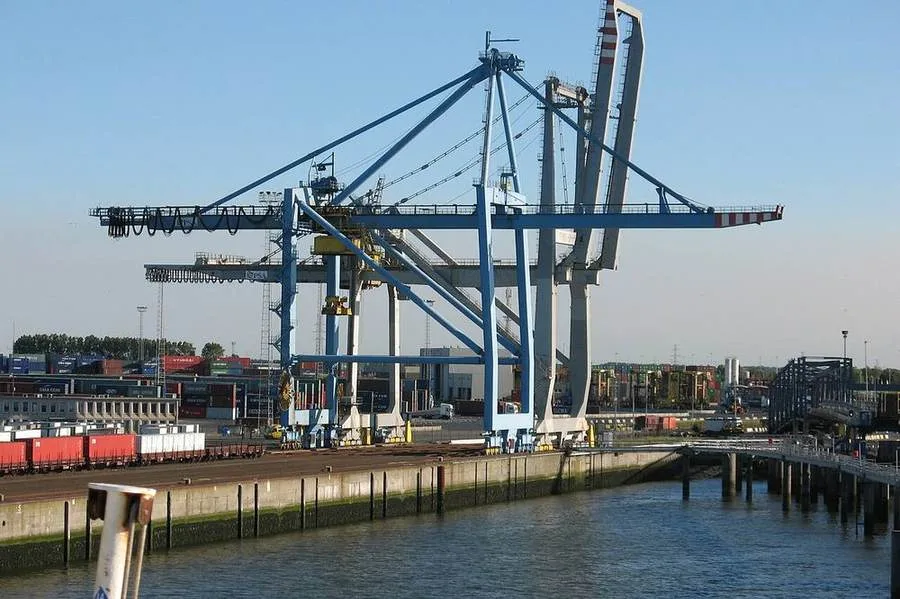 Hafenkräne in Zeebrügge