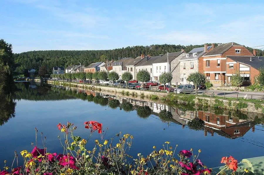 Die Lesse im Ort Han-sur-Lesse