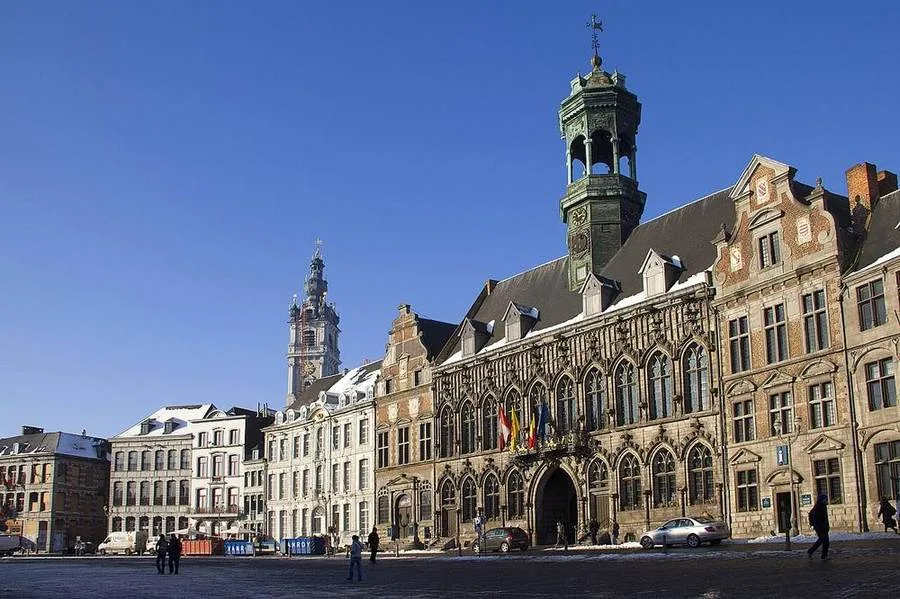 Grand-Place und Rathaus von Mons