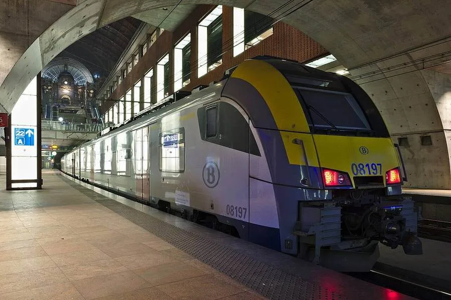 Belgischer Desiro-Triebzug in Antwerpen-Centraal