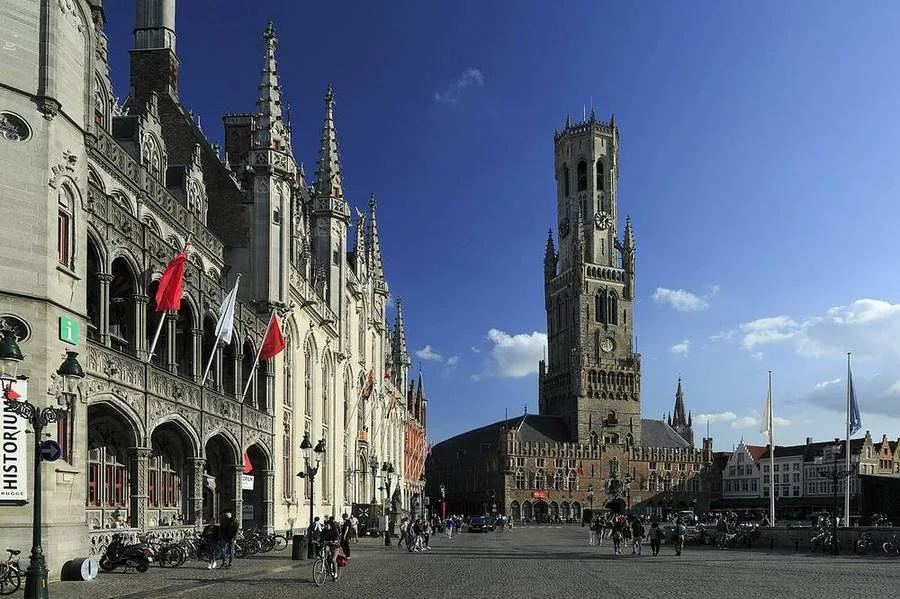 Provinzialpalast und Belfried am Markt in Brügge