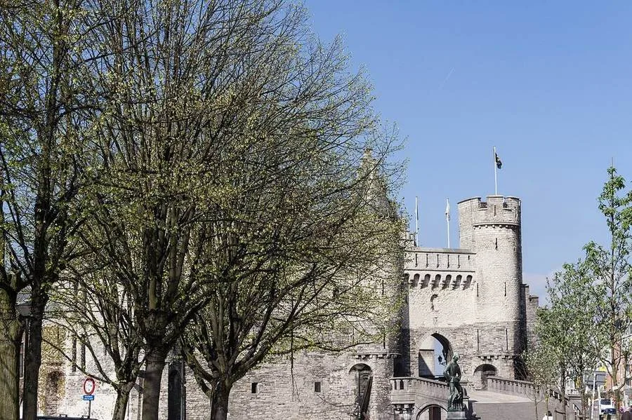 Burg Het Steen am Scheldeufer in Antwerpen