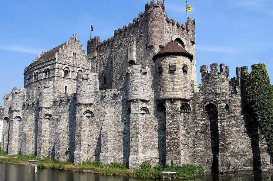 Mauern und Türme der Burg Gravensteen