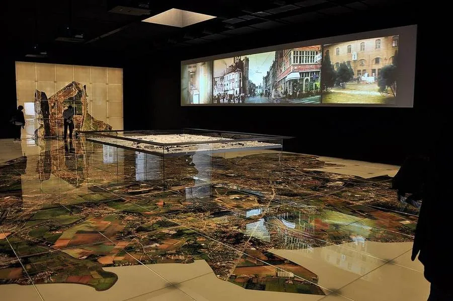 Ausstellungsraum mit Stadtplan im STAM in Gent