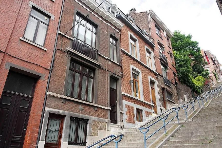 Häuser entlang der Montagne de Bueren in Lüttich