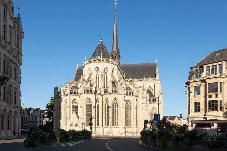 Sankt-Peters-Kirche am Grote Markt in Löwen
