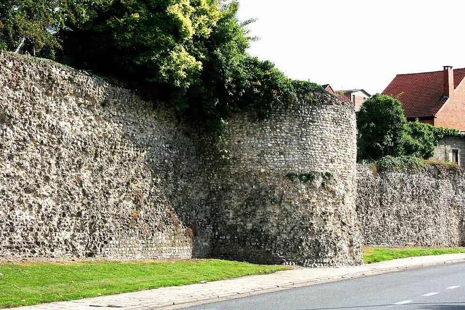 Reste der römischen Stadtmauer in Tongern