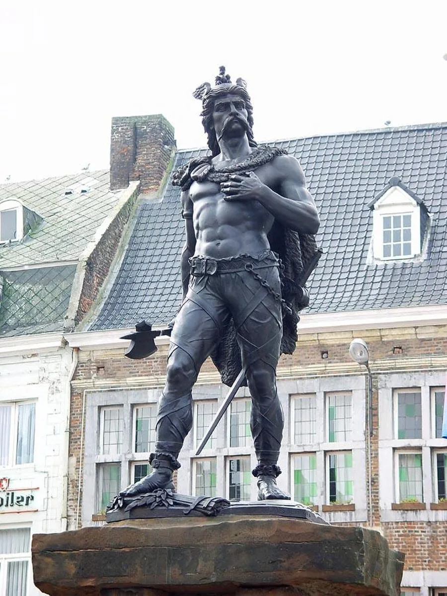 Ambiorix-Statue auf dem Grote Markt in Tongern