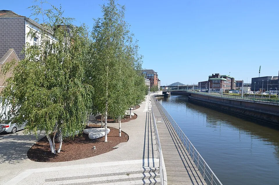 Die erneuerten Kaianlagen an der Sambre in Charleroi