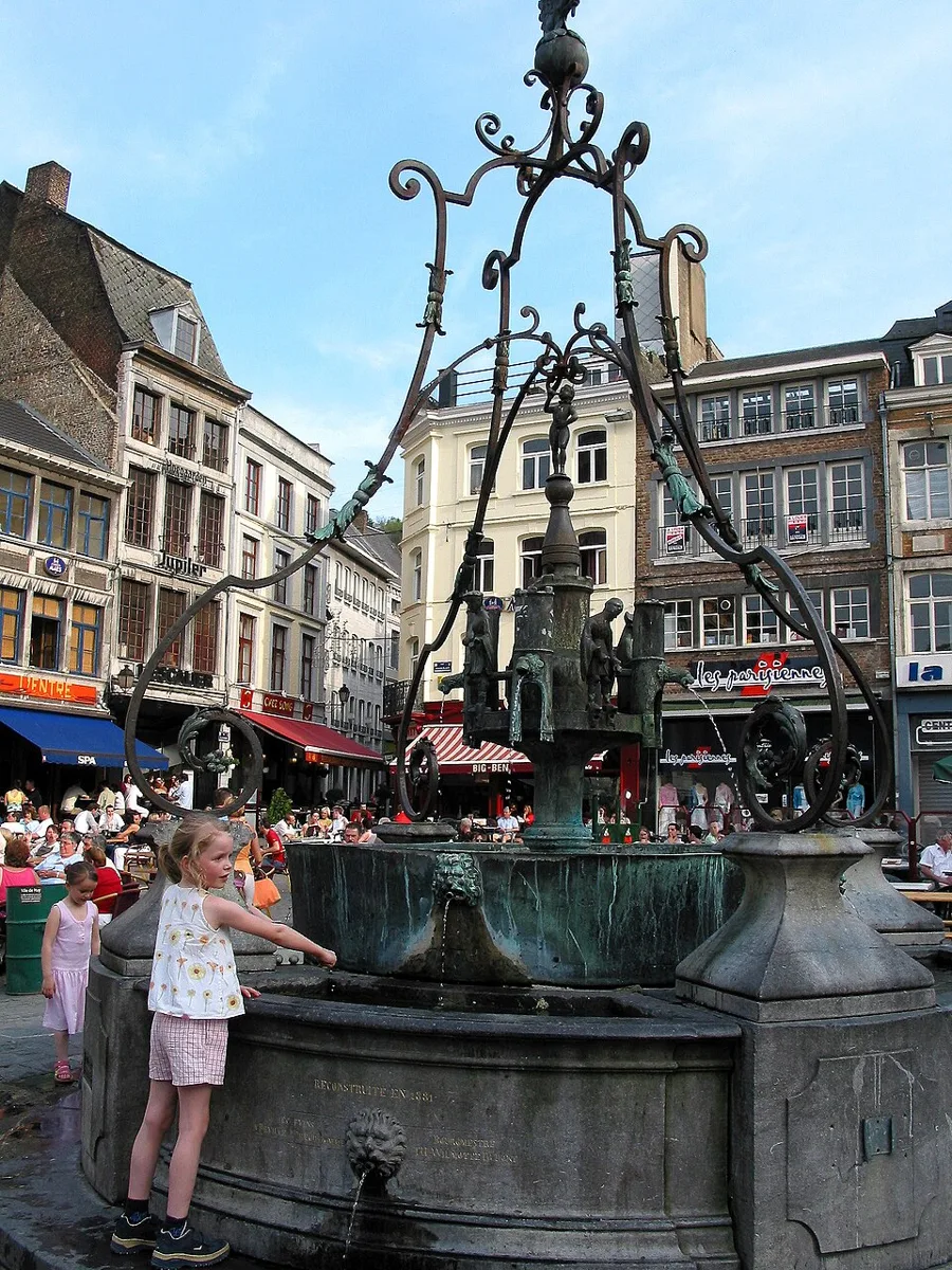 Brunnen Li Bassinia in Huy
