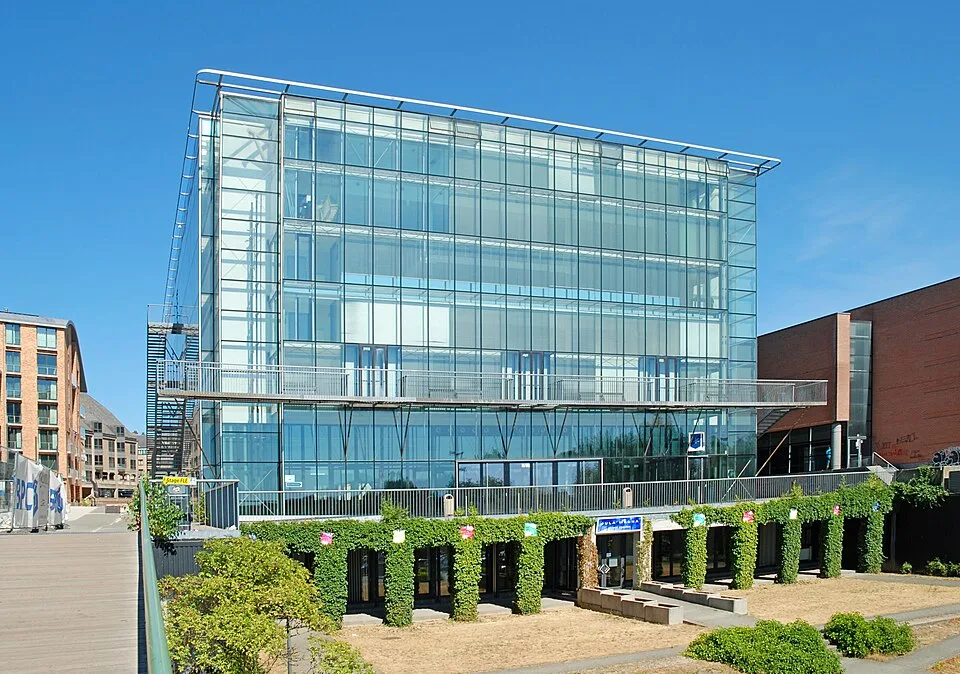 Aula Magna am See in Louvain-la-Neuve