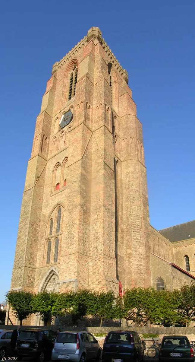 Stumpfer Turm der Liebfrauenkirche in Lissewege