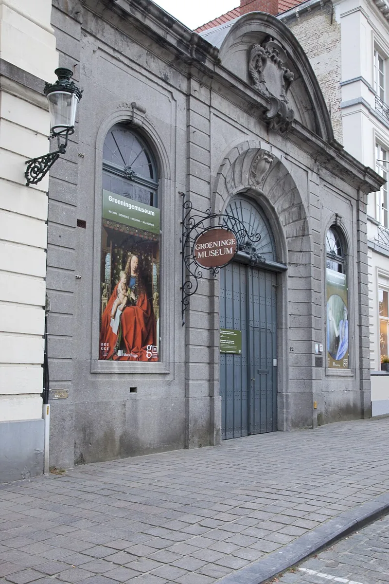 Eingang des Groeningemuseums in Brügge