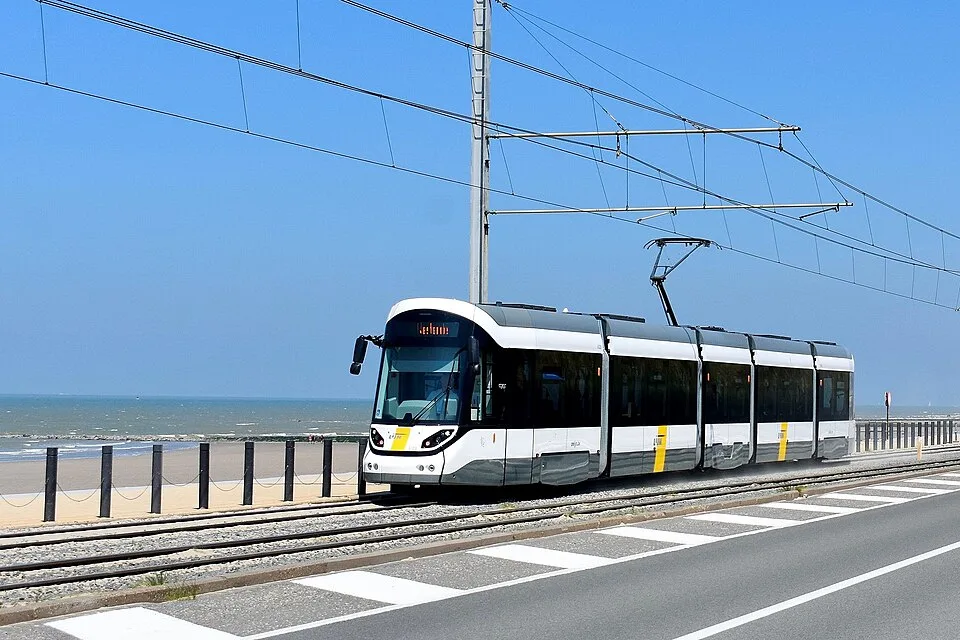 Zeelijner-Tram an der belgischen Küste