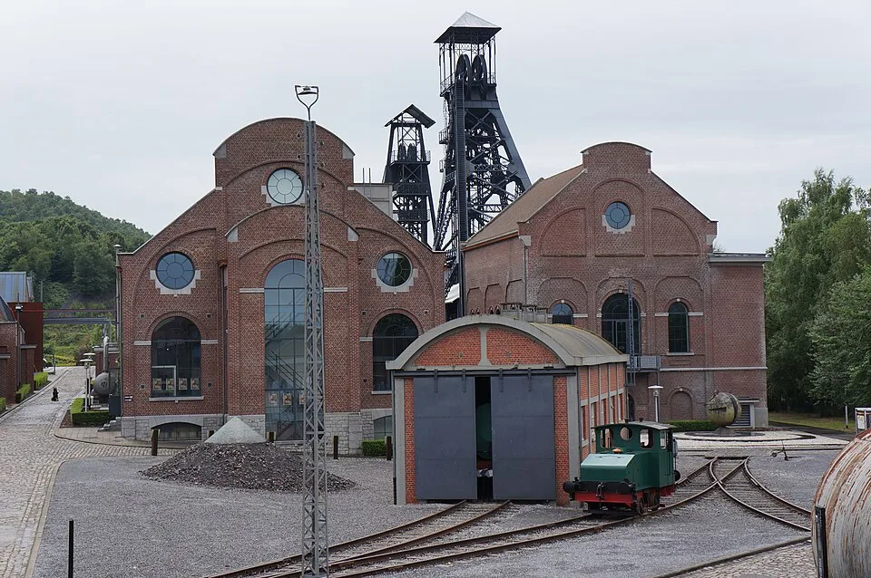 Fördergerüste und Museumsgebäude von Bois du Cazier in Marcinelle