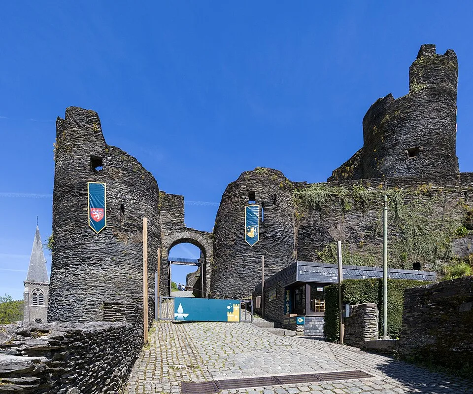 Eingang zur Burgruine von La Roche-en-Ardenne