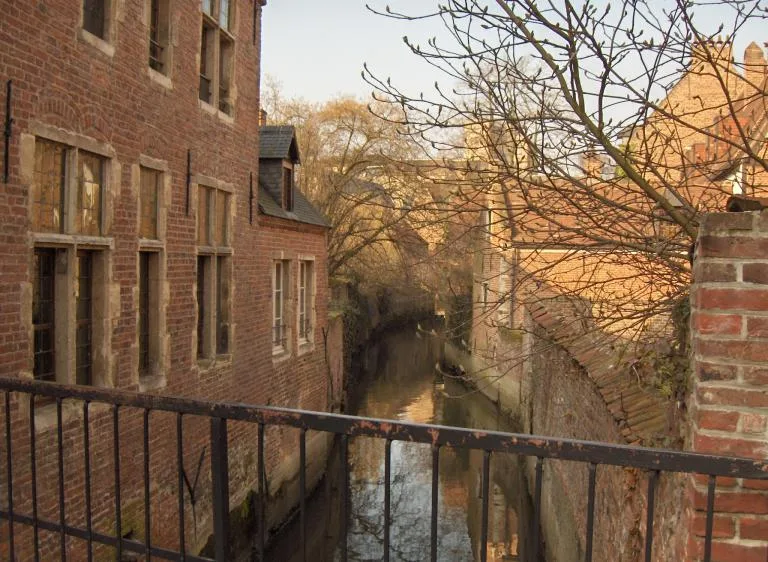 Die Dijle im Großen Beginenhof in Löwen