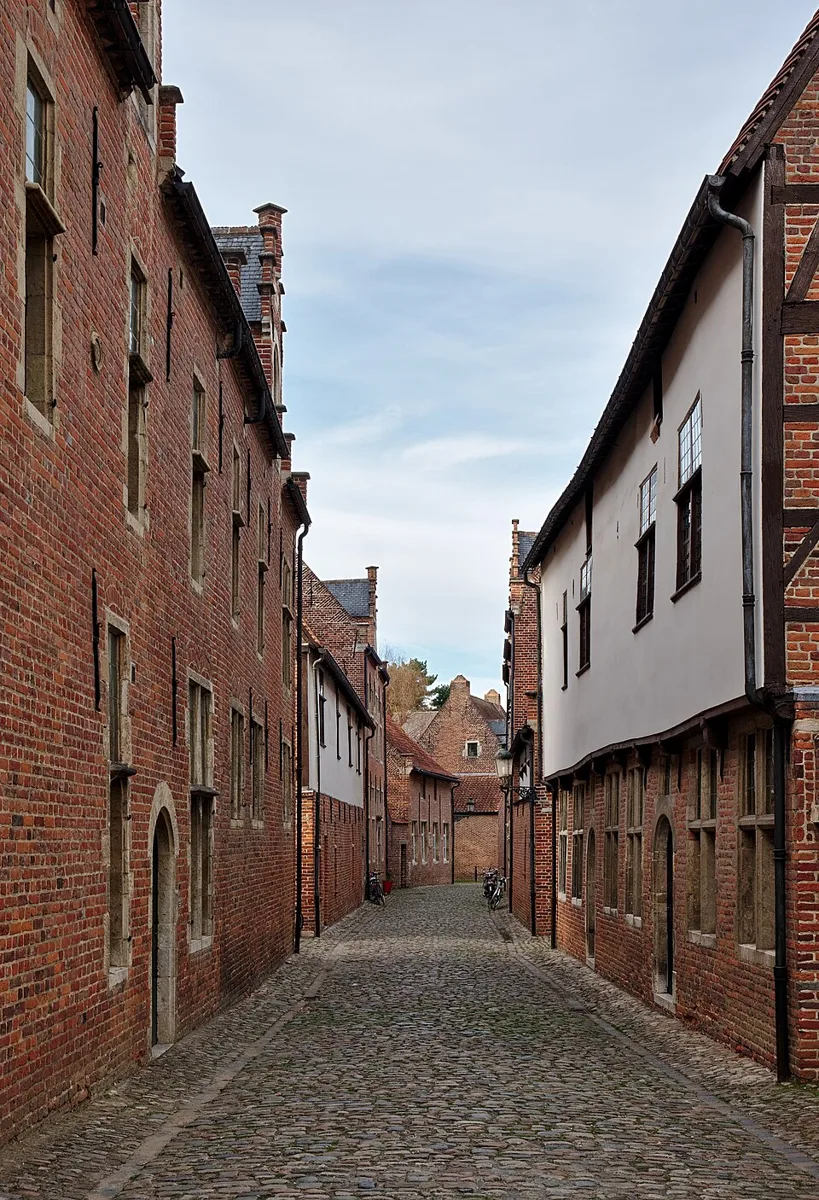 Middenstraat im Großen Beginenhof in Löwen