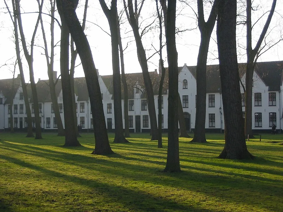 Häuser und Hof im Beginenhof Ten Wijngaerde in Brügge