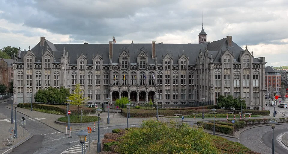 Westfassade des Fürstbischöflichen Palasts in Lüttich