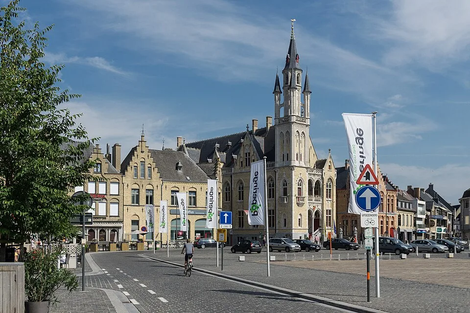 Rathaus und Grote Markt in Poperinge