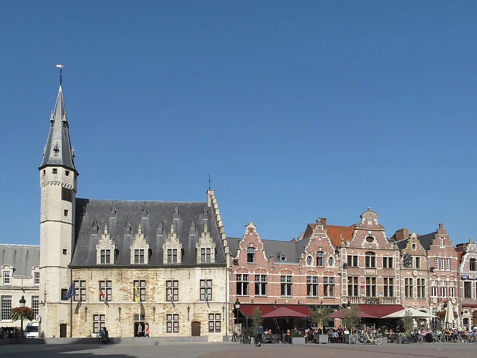Vleeshuis am Grote Markt in Dendermonde